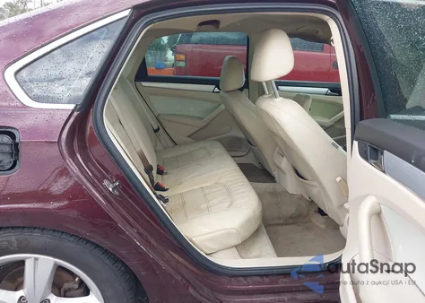 2012 Volkswagen Passat 2.5L Se z USA, uszkodzony, nr VIN 1VWBH7A3XCC093970